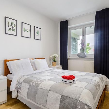 Family Apartment With A Terrace On Aleje Jerozolimskie Varşovia Exterior foto