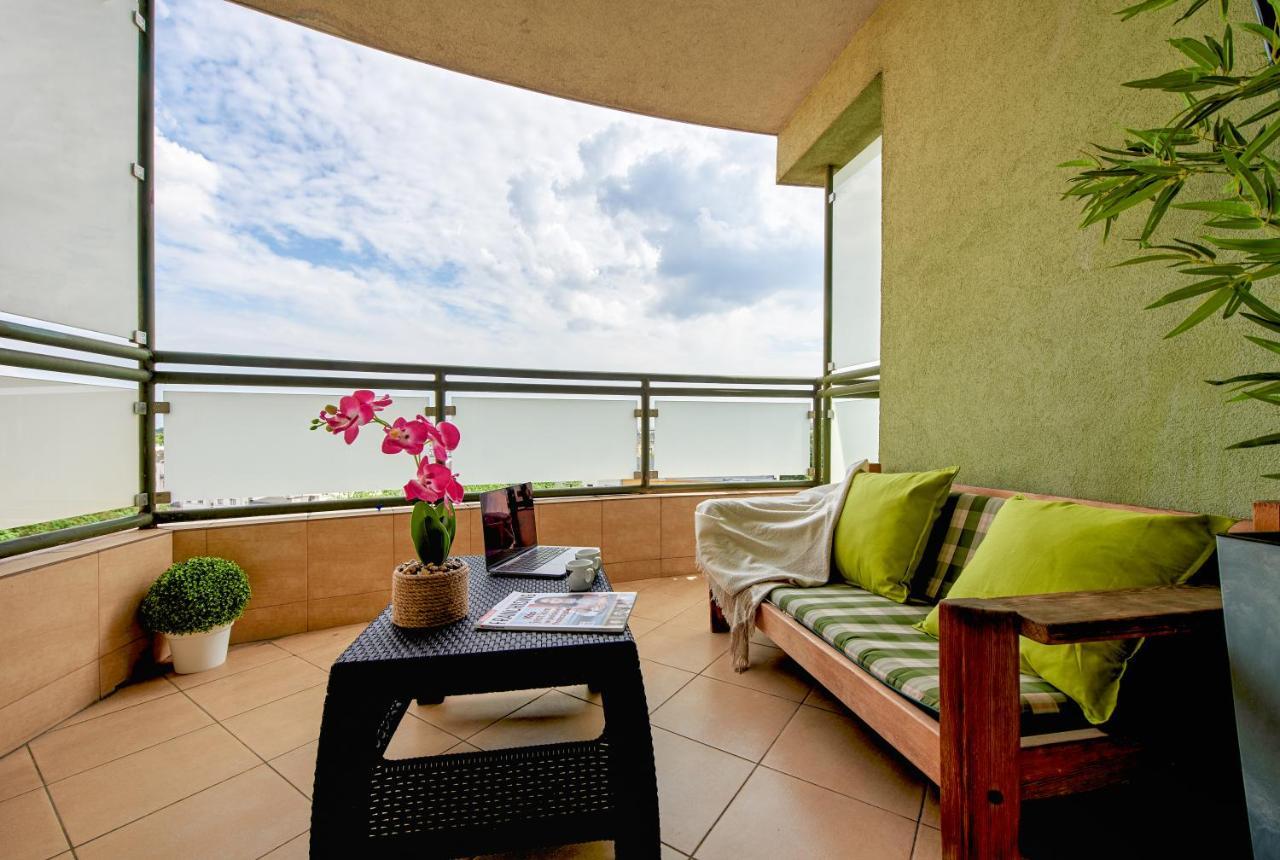 Family Apartment With A Terrace On Aleje Jerozolimskie Varşovia Exterior foto
