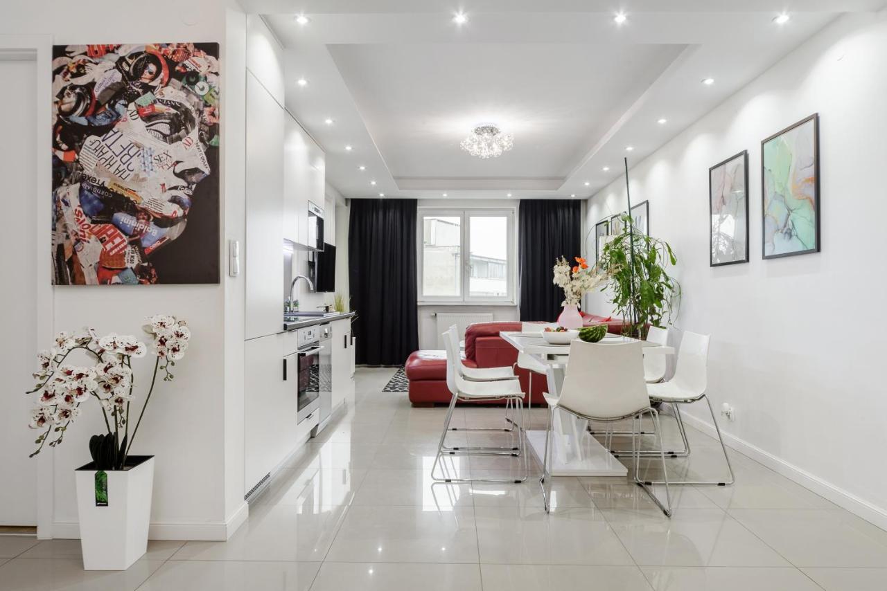 Family Apartment With A Terrace On Aleje Jerozolimskie Varşovia Exterior foto
