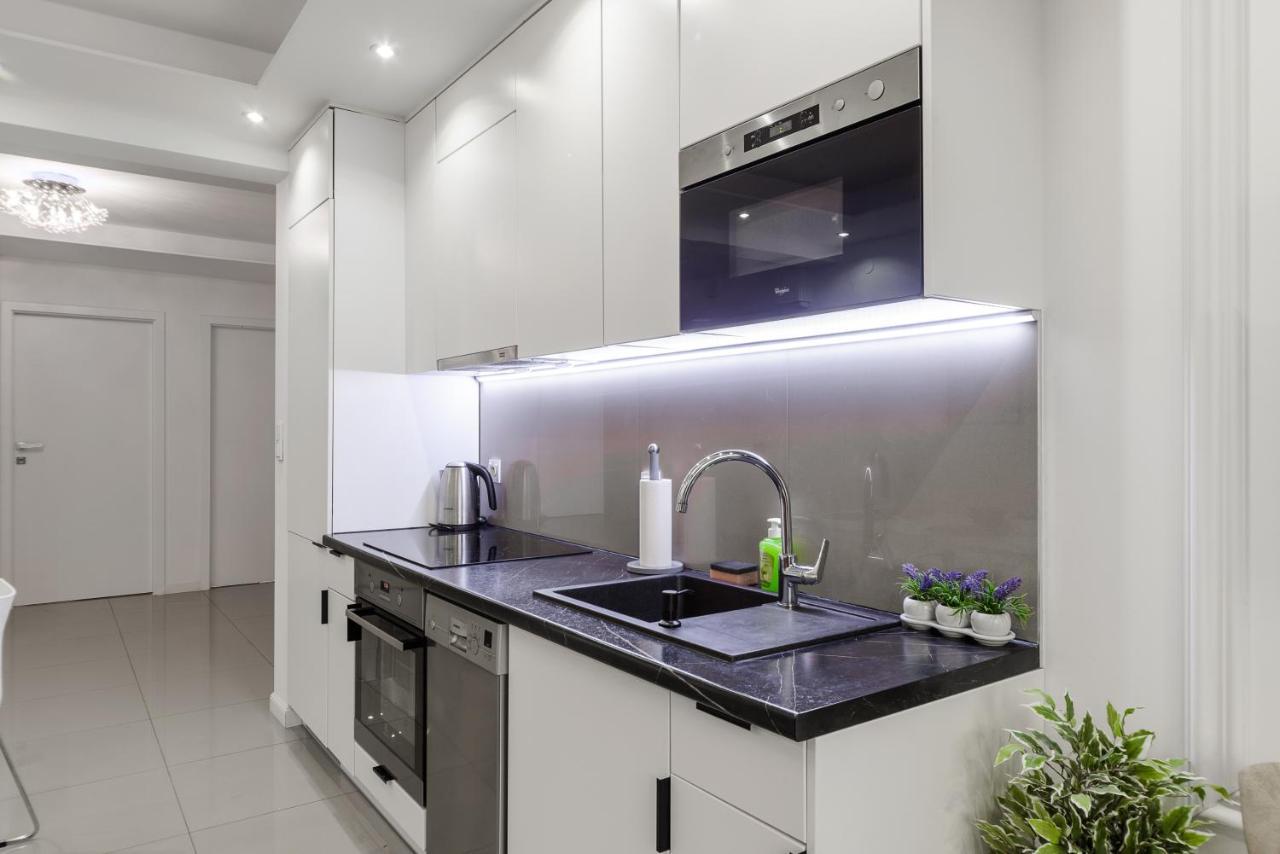 Family Apartment With A Terrace On Aleje Jerozolimskie Varşovia Exterior foto